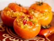 Рецепта Пълнени печени домати с киноа и нахут
